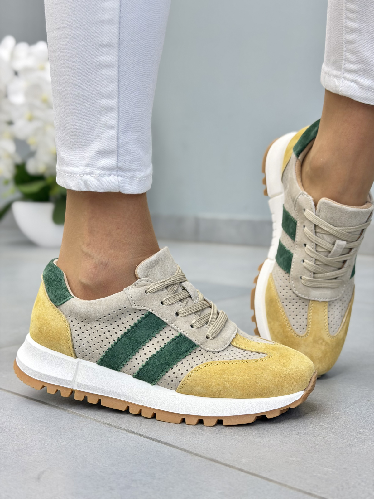 Beżowo-żółte sneakersy skórzane zamszowe casual