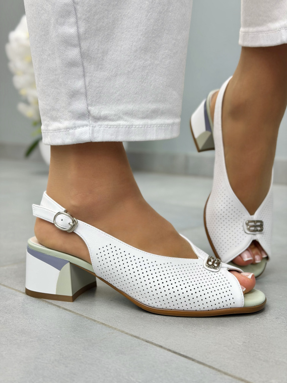 Białe sandały damskie skórzane na słupku eleganckie