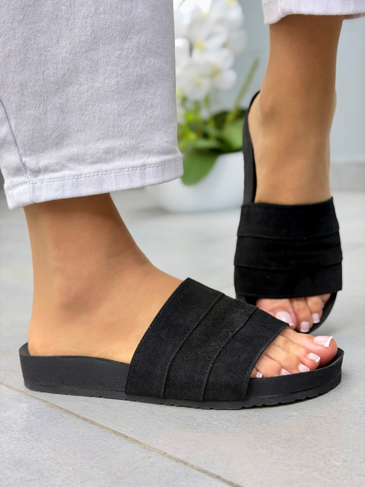 Czarne klapki skórzane damskie OLEKSY casual płaskie