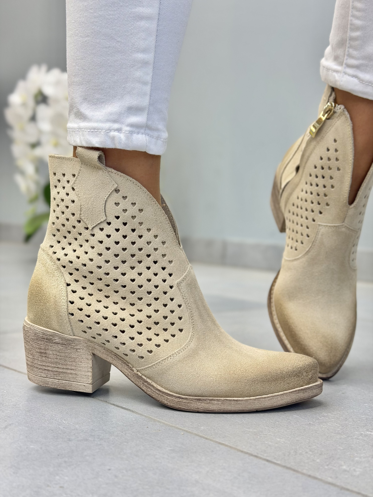 Beżowe kowbojki ażurowe ze skóry naturalnej OLEKSY casual