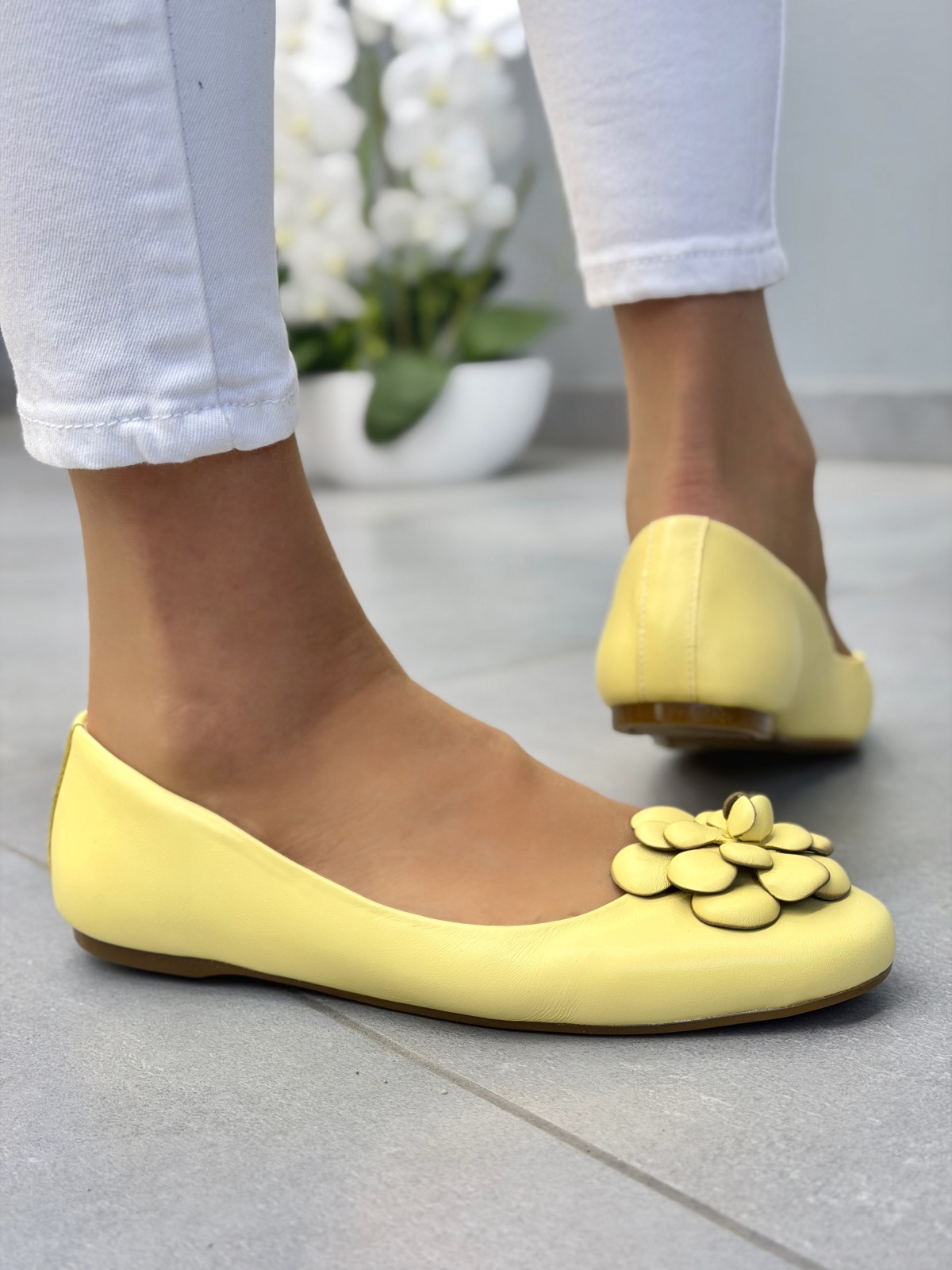 Żółte baleriny skórzane eleganckie z kwiatem OLEKSY