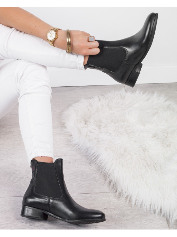 Czarnse sztyblety damskie skórzane