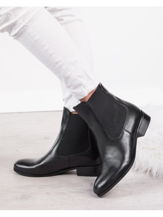 Czarnse sztyblety damskie skórzane