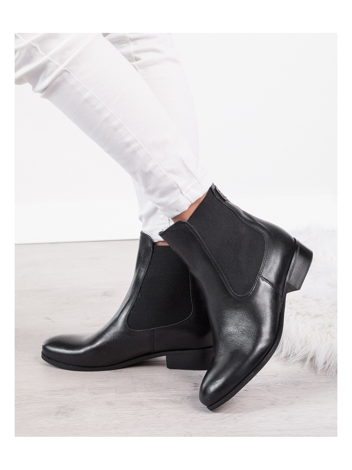 Czarnse sztyblety damskie skórzane