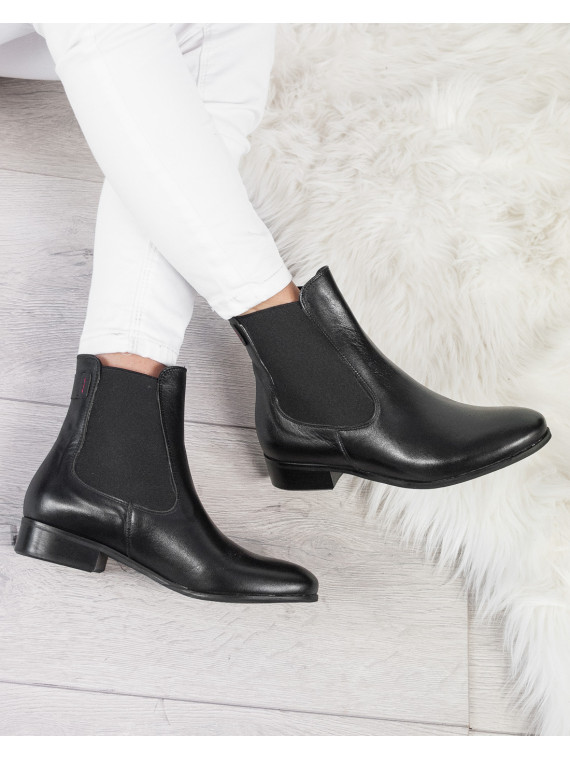 Czarnse sztyblety damskie skórzane