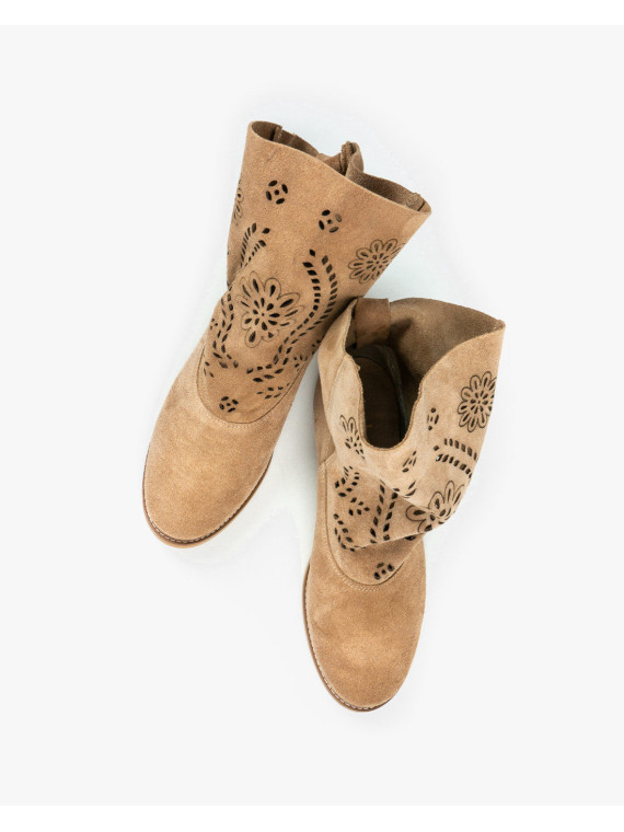 Beżowe botki damskie skórzane