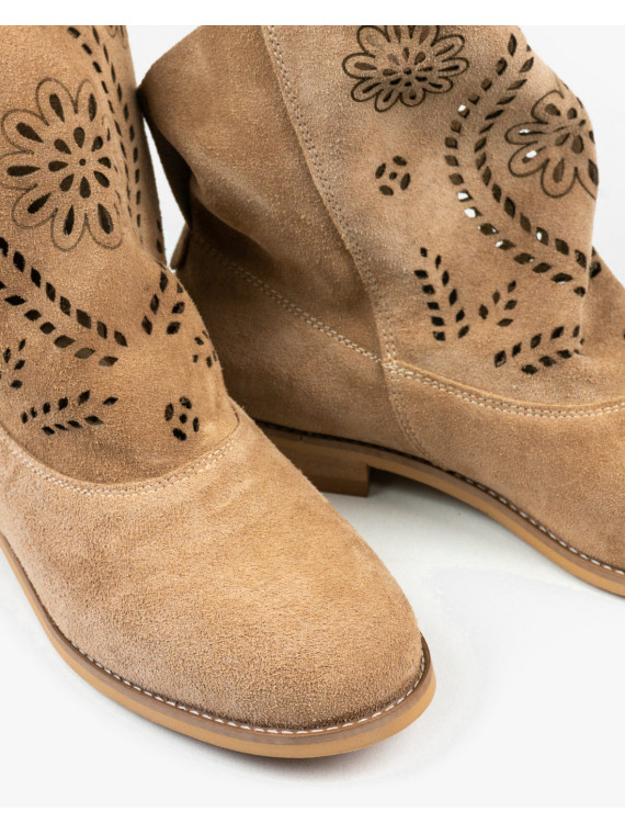 Beżowe botki damskie skórzane