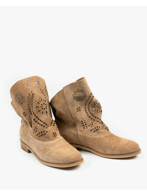 Beżowe botki damskie skórzane