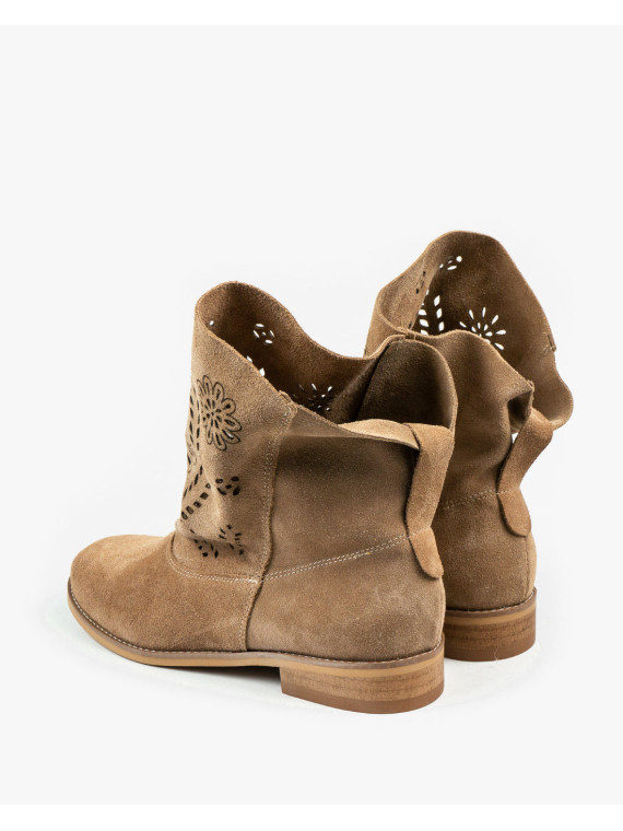 Beżowe botki damskie skórzane