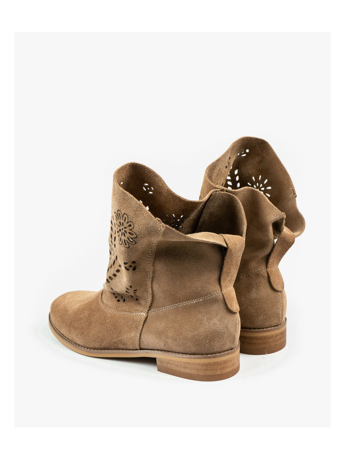 Beżowe botki damskie skórzane