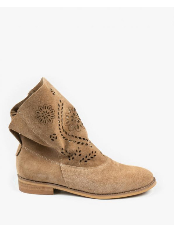 Beżowe botki damskie skórzane